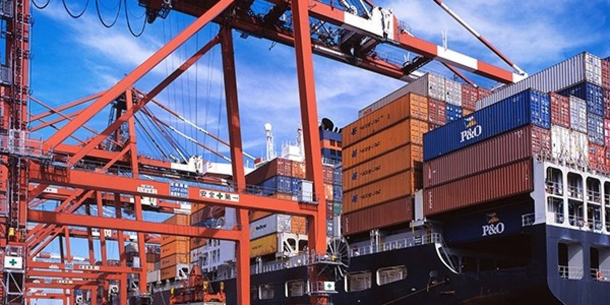 Top Uses of Port-to-Port Shipping in International Trade and Logistics