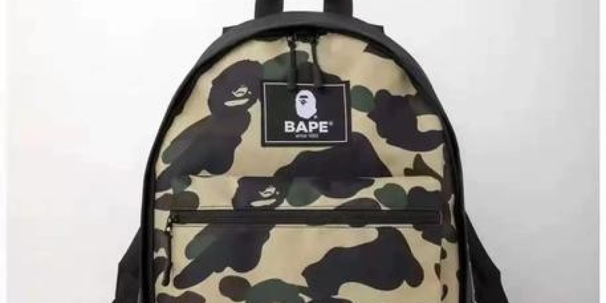 BAPE台灣必買推薦｜AAPE外套價格＆BAPE背包經典猿人頭T恤穿搭全攻略