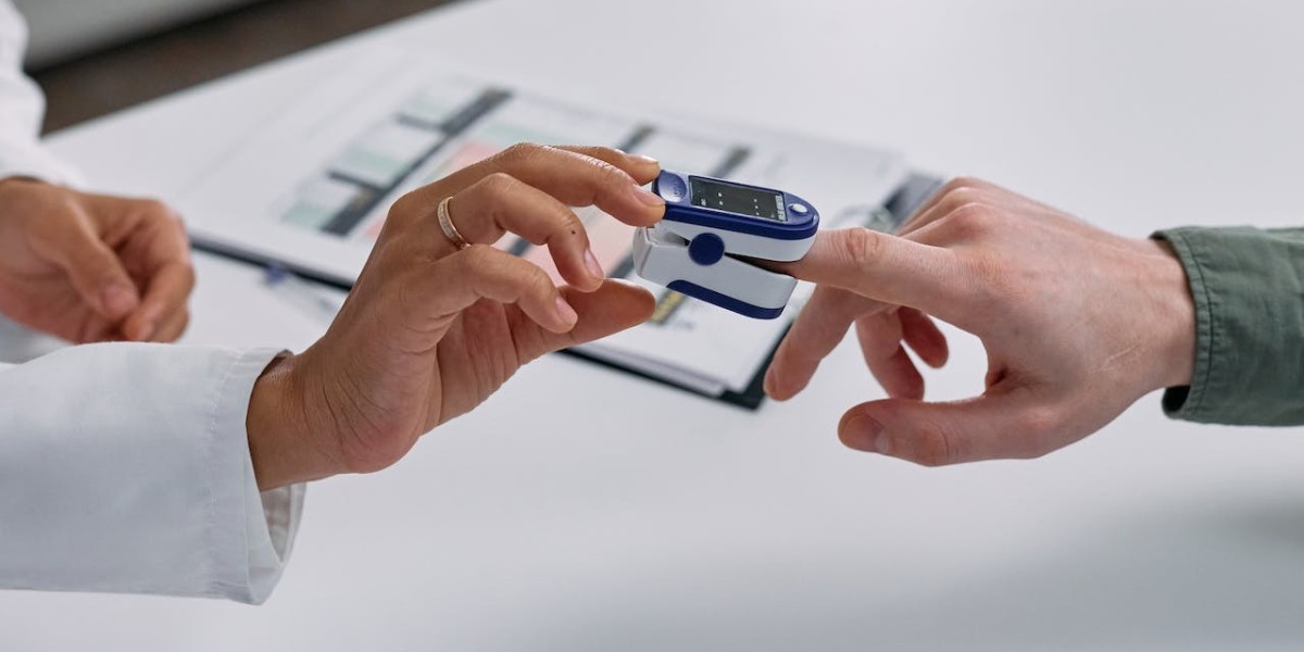 Combining Medical and Holistic Therapies: The Lifeline Foundation India Difference