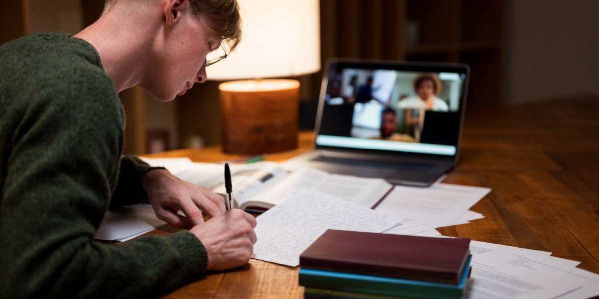 Why Every Student Needs a Reliable Assignment Helper in 2025